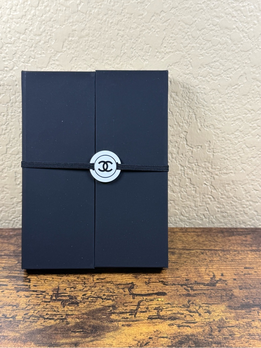 CHANEL notebook with sticky notes and pencil and band. - Picture 2 of 2